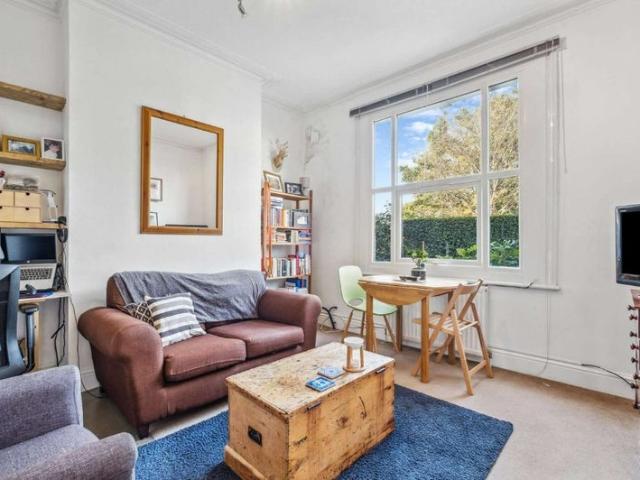 A lovely 1 bedroom with private patio