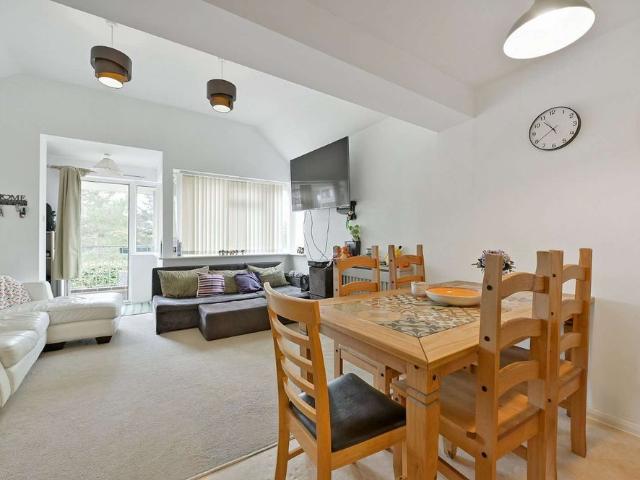 A lovely two bedroom apartment in an attractive setting just outside Hurley, surrounded by countryside