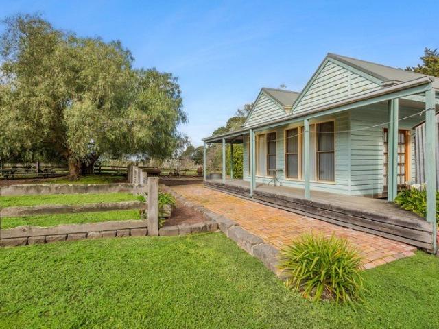 A LOVELY COUNTRY HOMESTEAD ON 3 ACRES SPACE, COMFORT & LIFESTYLE