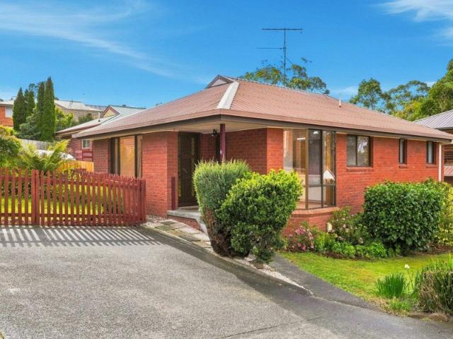 A Lovely Little Gem in heart of Blackmans Bay