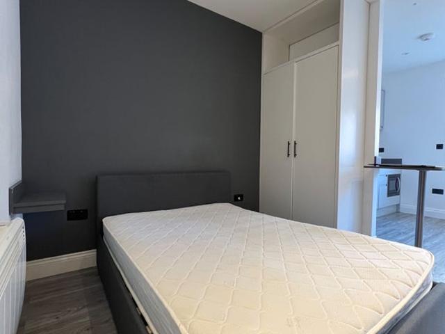 A lovely refurbished studio apartment