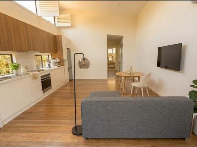 A Lovely, Spacious Two Bedroom Granny Flat with a Private Courtyard
