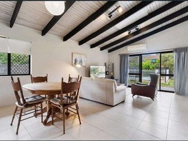 A LOVELY SPACIOUS HOME WITH A LARGE POOL & SOLAR