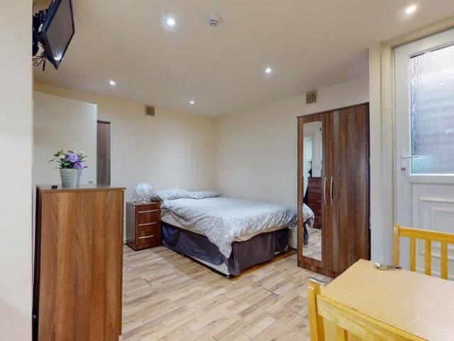 A Lovely Studio in Cricklewood Some Bills Included