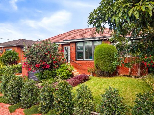 A Lovingly Held Family Haven With Poolside Entertaining