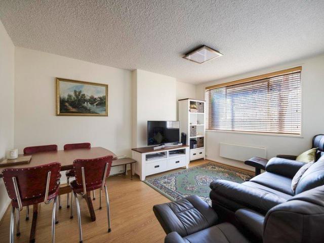 A Parkville address with room to live