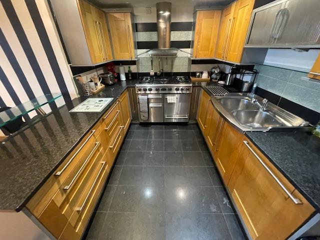 A Parkfield Road, Liverpool, L17 4 bed apartment to rent £2,100 pcm £485 pw