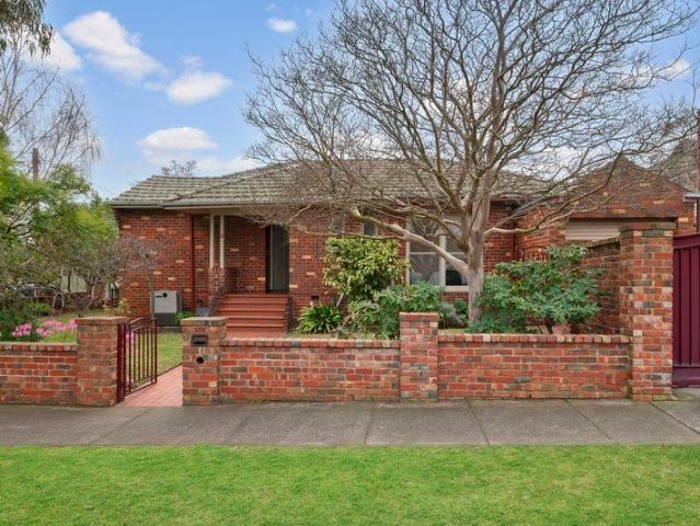 A parkside Art Deco garden retreat