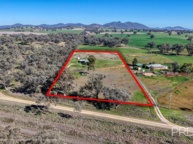 A Peaceful Acreage Escape with Endless Potential!