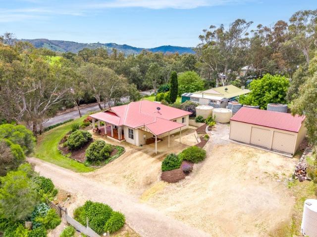 A Peaceful Country Escape with Space to Enjoy, Just Minutes from Victor Harbor!