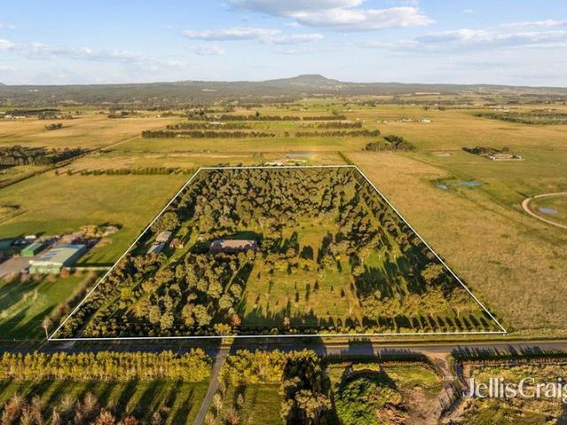 A peaceful country setting with space, shedding & convenience