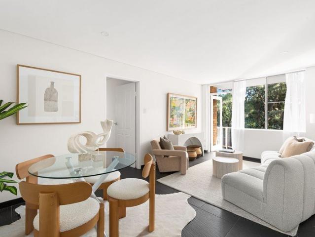 A peaceful haven of leafy privacy