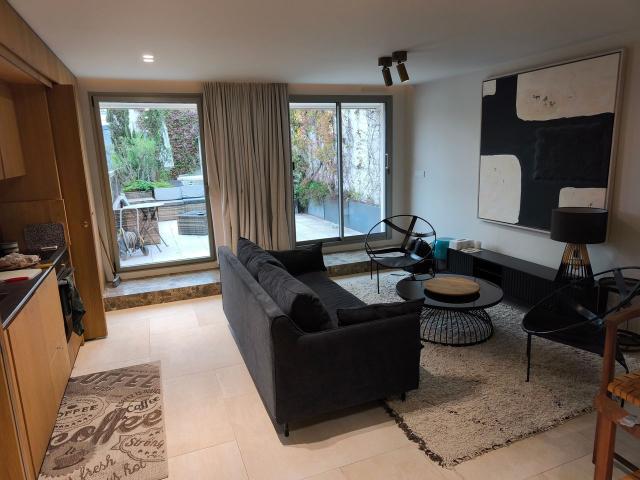 A peaceful haven in the heart of Paris – Large terrace – 6th floor with elevator, Paris Amsterdam Apartments for Rent