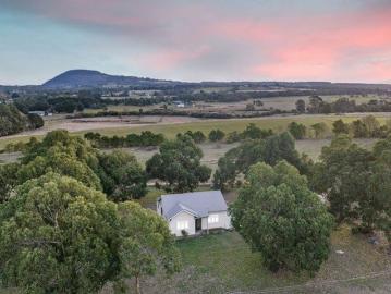 A Peaceful Lifestyle of Space, Comfort and Picturesque Scenery