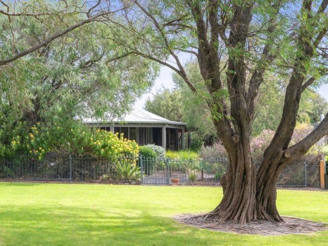 A PEACEFUL PARK SIDE HOME IN CAPE RISE