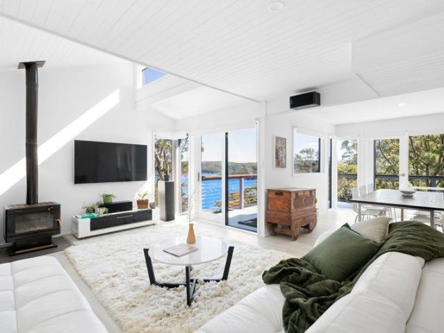 A Peaceful Pittwater Sanctuary Immersed in Nature