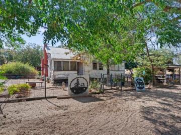 A Peaceful Rural Retreat with Endless Potential