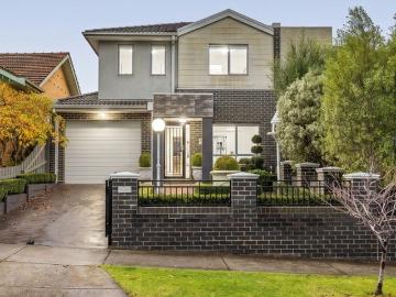A Peaceful Retreat in Lush Surrounds