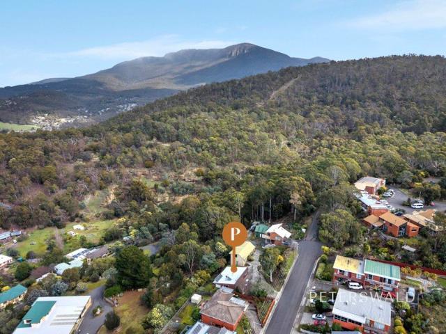 A Peaceful West Hobart Hideaway