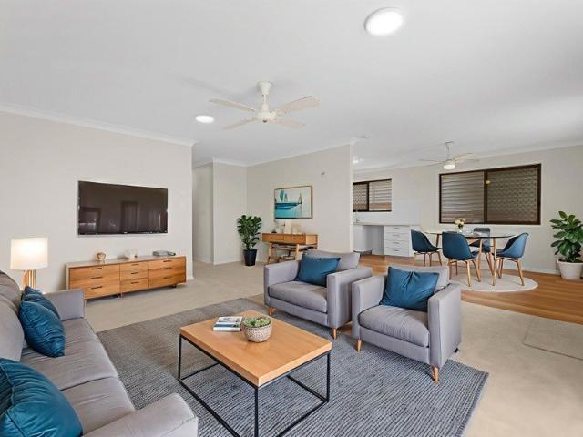 Lifestyle Opportunity 600m to the Beach!