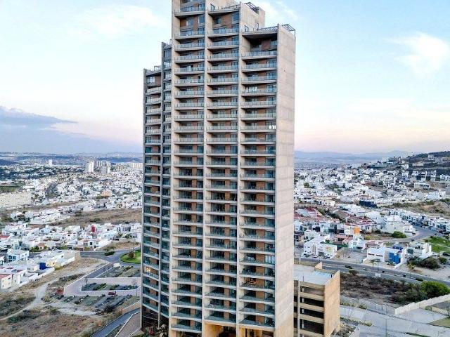 A Penthouse de 2 Niveles en Venta ó Renta en IKANI Juriquilla Qro
