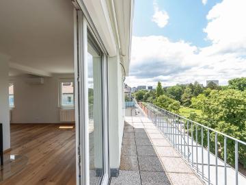 A penthouse flat in mint condition near the Botanical Gardens, with views across Vienna!