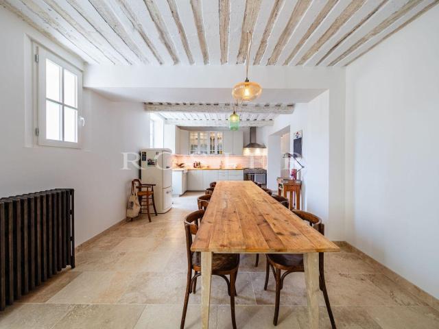 A Pernes les Fontaines Très belle maison de ville de plus. 202m² Pernes les Fontaines