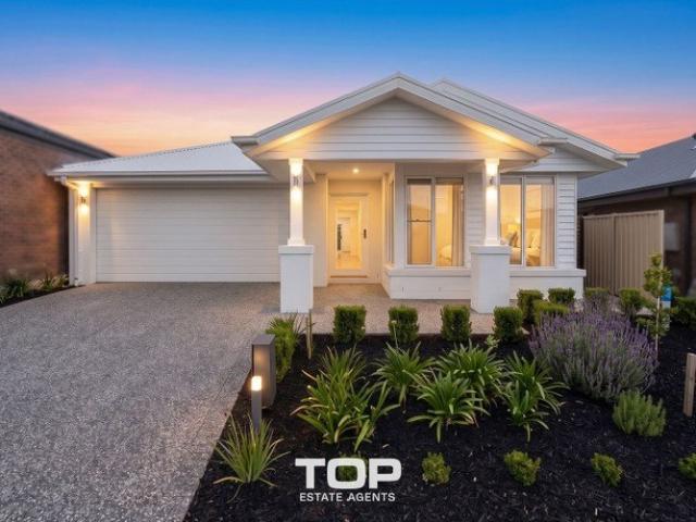 A Perfect Blend of Style, Space & Comfort with Scenic Views Brand New built by Simonds Homes