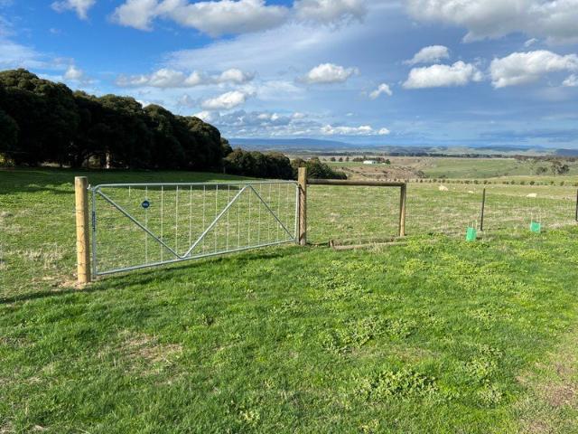 A perfect inner country hideaway on 41.65 Ha 102.9 Acres