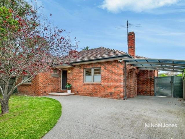 A Period Charm Gem with Endless Potential