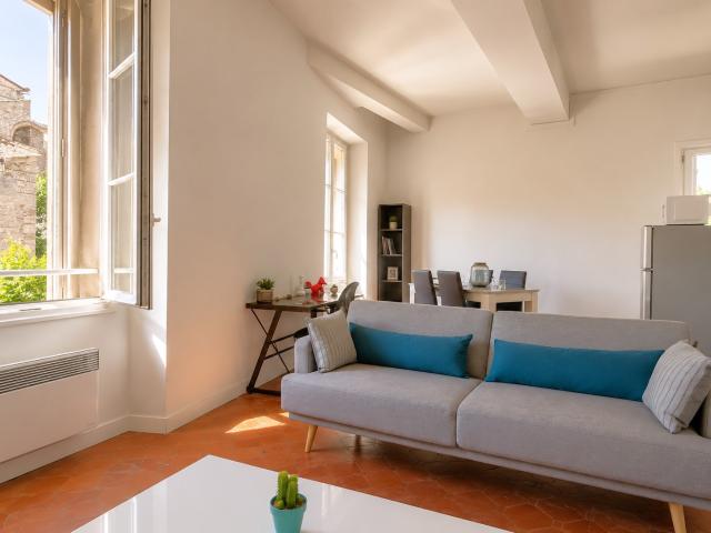 A PERPIGNAN, SECTEUR CATHEDRALE, UN APPARTEMENT MEUBLE DE CARACTERE AVEC PARKING