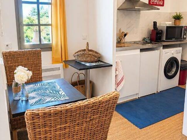 A pertuis COQUET T2 MEUBLE Dans quartier résidentiel
