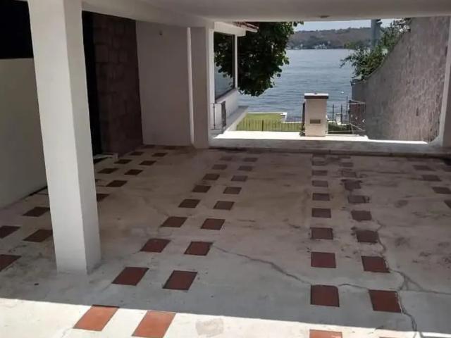 A pie de Lago casa en venta