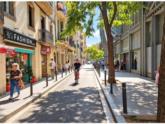 A pie de mar: luz, playa y vida de barrio