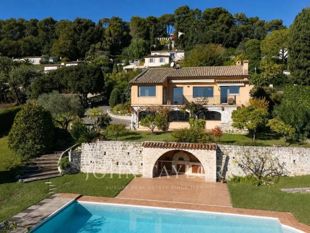 A pied du village vue panoramique jusqu'à la mer 172m² La Colle sur Loup