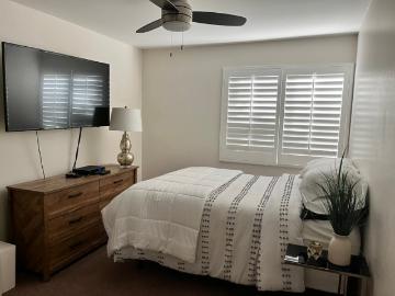 Room for rent in Palm Desert - Parking