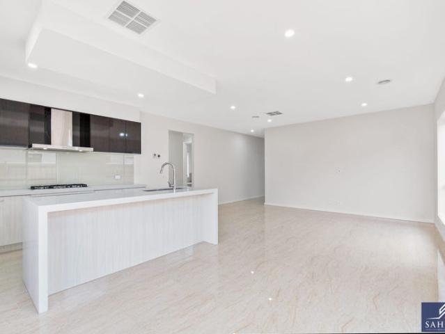 A Place To Call Home In Thornhill Park !