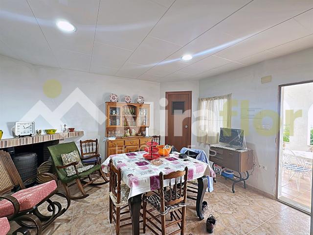 A poca distancia en coche de Pego y Vergel, descubra esta en. 42m² Pego