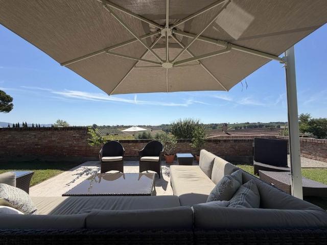 A pochi minuti da Cortona, immersa in un paesaggio di collin. 220m² Cortona