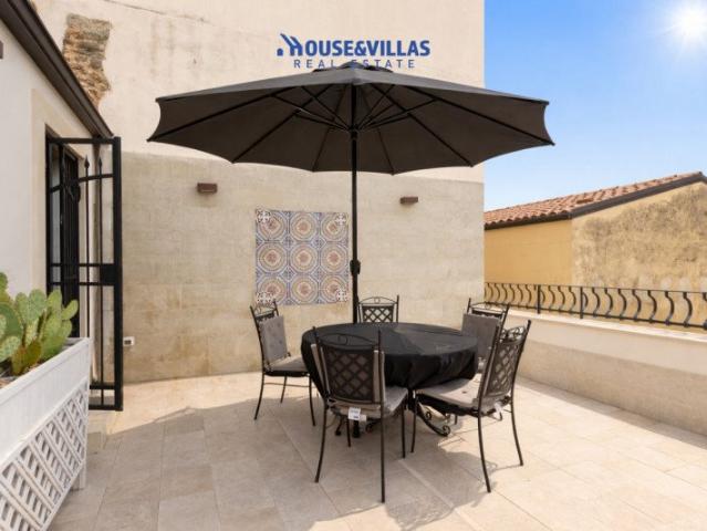 A pochi passi dal cuore del centro storico di Noto, gioiello. 107m² Noto