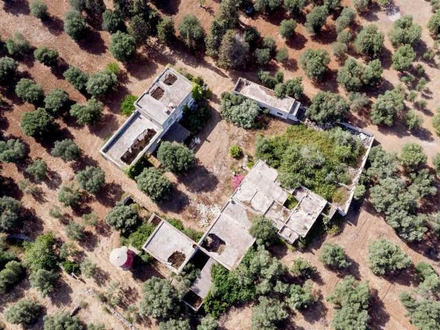 A pochi passi dalle acque cristalline della costa ionica, ne. 2200m² Maruggio