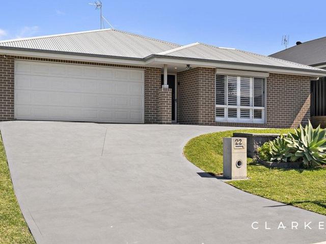 A POLISHED FARLEY HOME WITH ROOM TO RELAX!