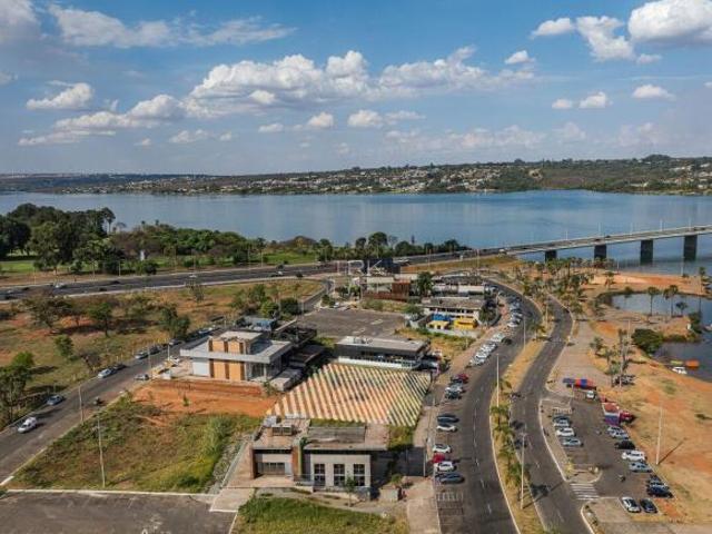 A Ponte JK liga dois lados. Este terreno liga localização e oportunidade