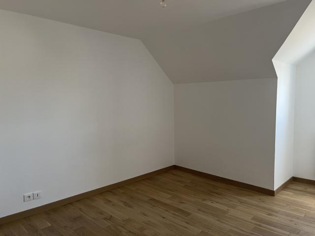 À PONTIVY. AGRÉABLE MAISON AVEC BALCON ET GARAGE