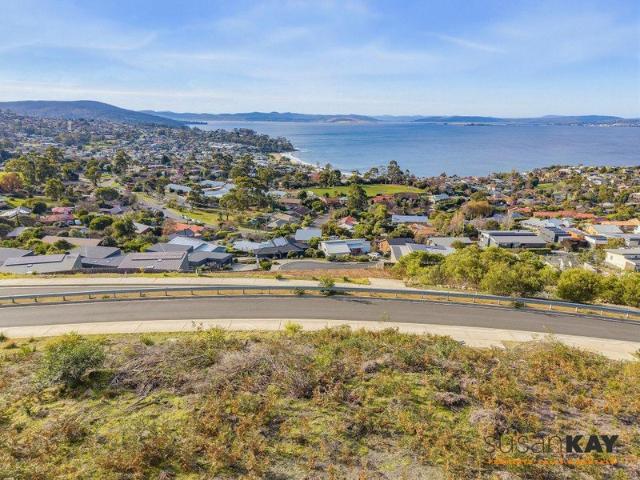 A Premier Coastal Canvas in Blackmans Bay