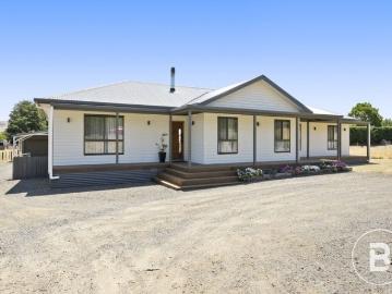 A PREMIUM COUNTRY HOME IN A TIGHTLY HELD LOCALE
