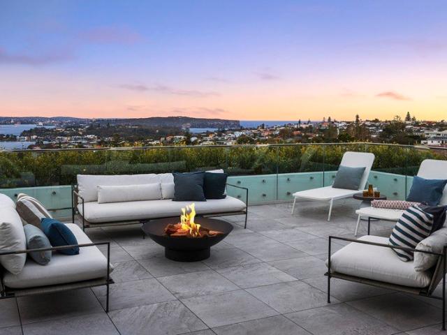 A Prestigious Harbour Residence with Iconic Views