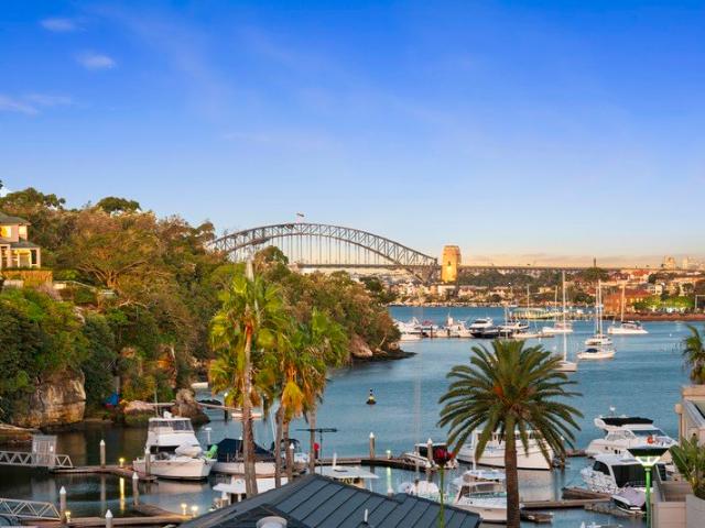 A Prestigious Harbourfront Residence with World Class Sydney Views