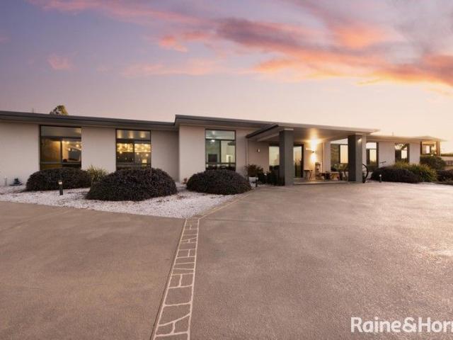 A Prestigious Lifestyle Residence in One of Mudgee's Most Sought After Addresses