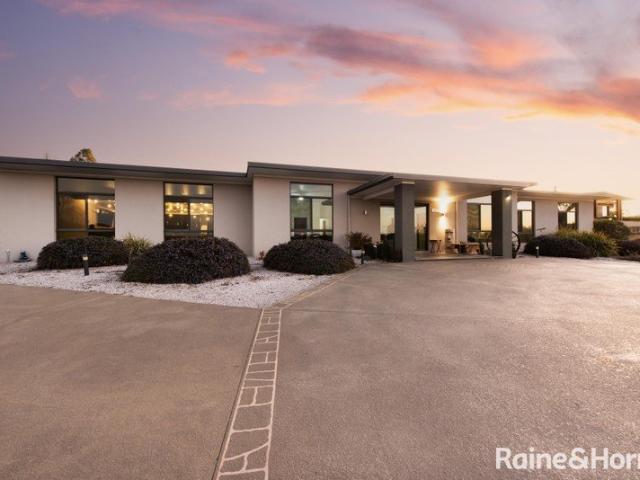 A Prestigious Lifestyle Residence in One of Mudgee's Most Sought After Addresses